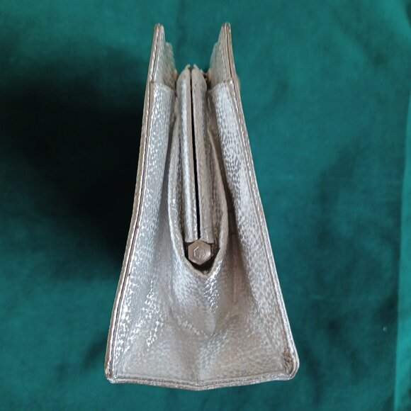 Silver Metallic Purse with double silver serpentine chain handles, vintage. - Picture 6 of 6